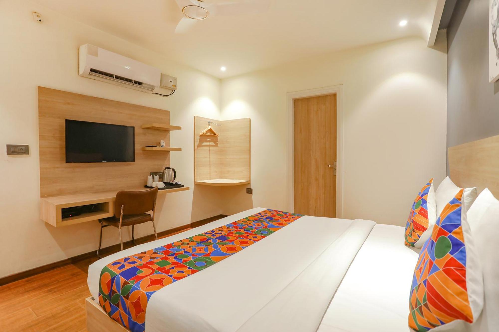 Fabhotel Jhs Studio Gurgaon Exterior photo