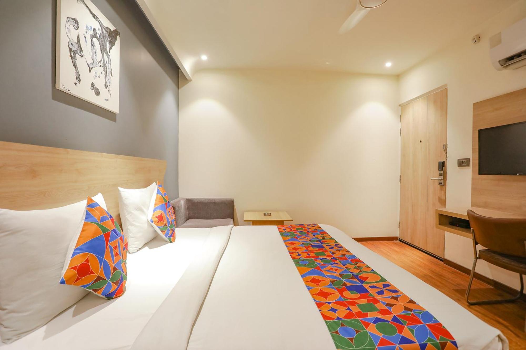 Fabhotel Jhs Studio Gurgaon Exterior photo